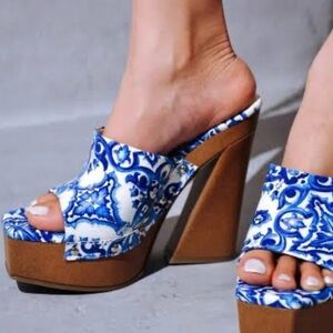 Women’s Cape Robbin Moika Platform Sculptured Block Heel Mules